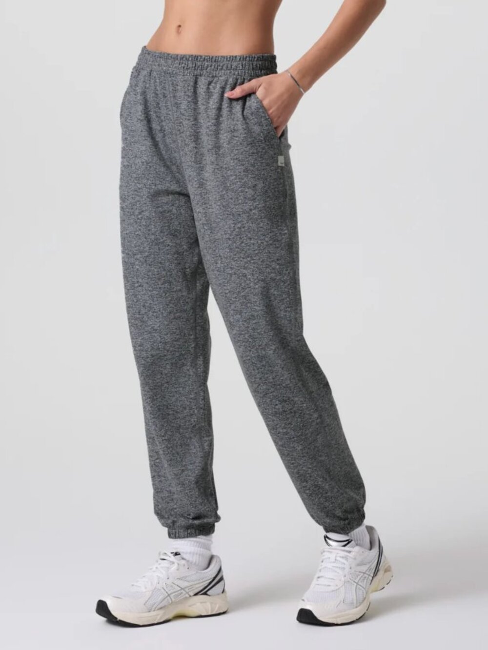 Vuori Women Boyfriend Pull On Slim Relaxed Fit Drawcord Mid Rise Jogger Grey, XS